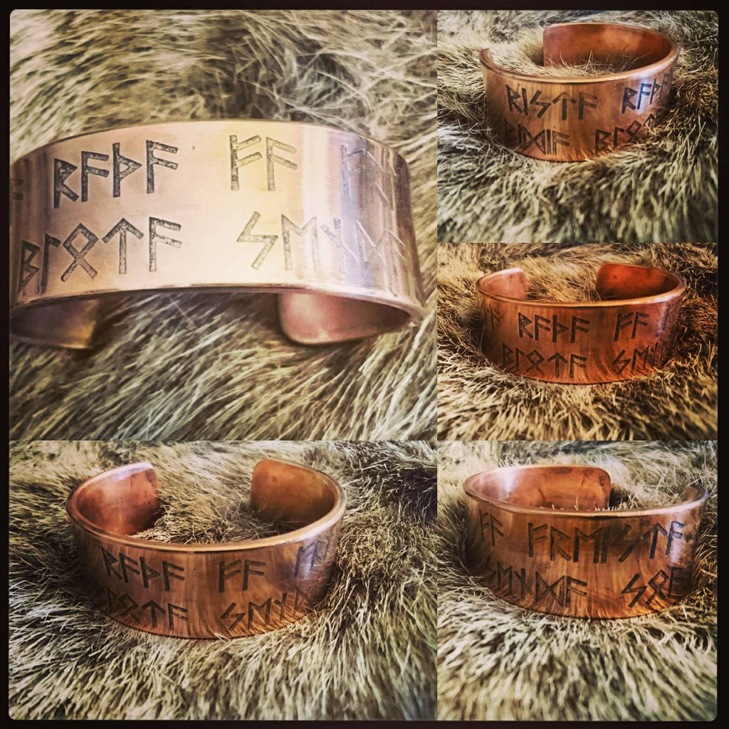 Norse/Viking Runemaster Armband Havamal verse 144. The 8 skills are to carve, read, colour, prove, ask, sacrifice, send and destroy